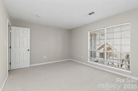 5009 Sharon Road Charlotte NC 28210