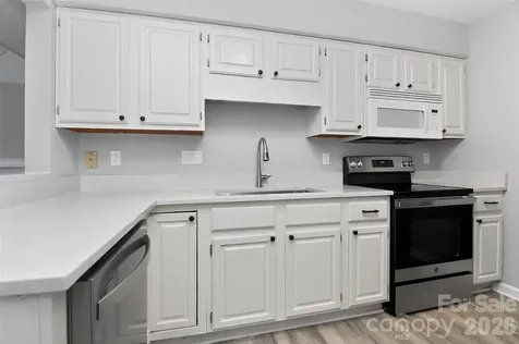 5009 Sharon Road Charlotte NC 28210