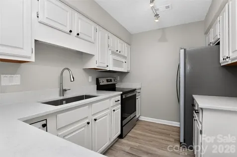 5009 Sharon Road Charlotte NC 28210