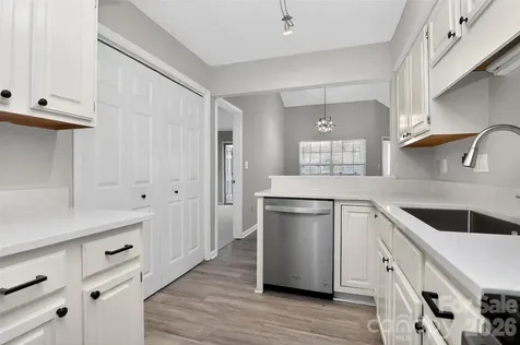5009 Sharon Road Charlotte NC 28210