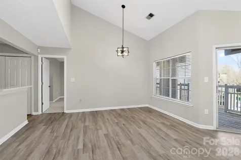 5009 Sharon Road Charlotte NC 28210