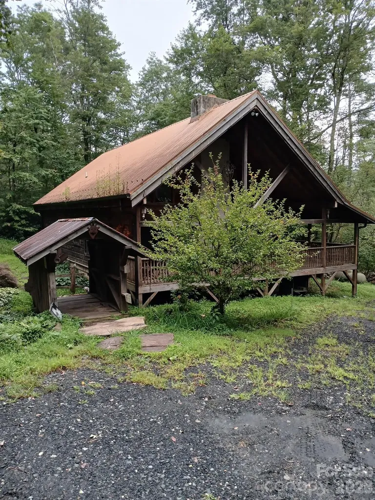 1694 Humpback Mountain Road Spruce Pine NC 28777