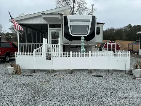 142 Putt Putt Lane New London NC 28127