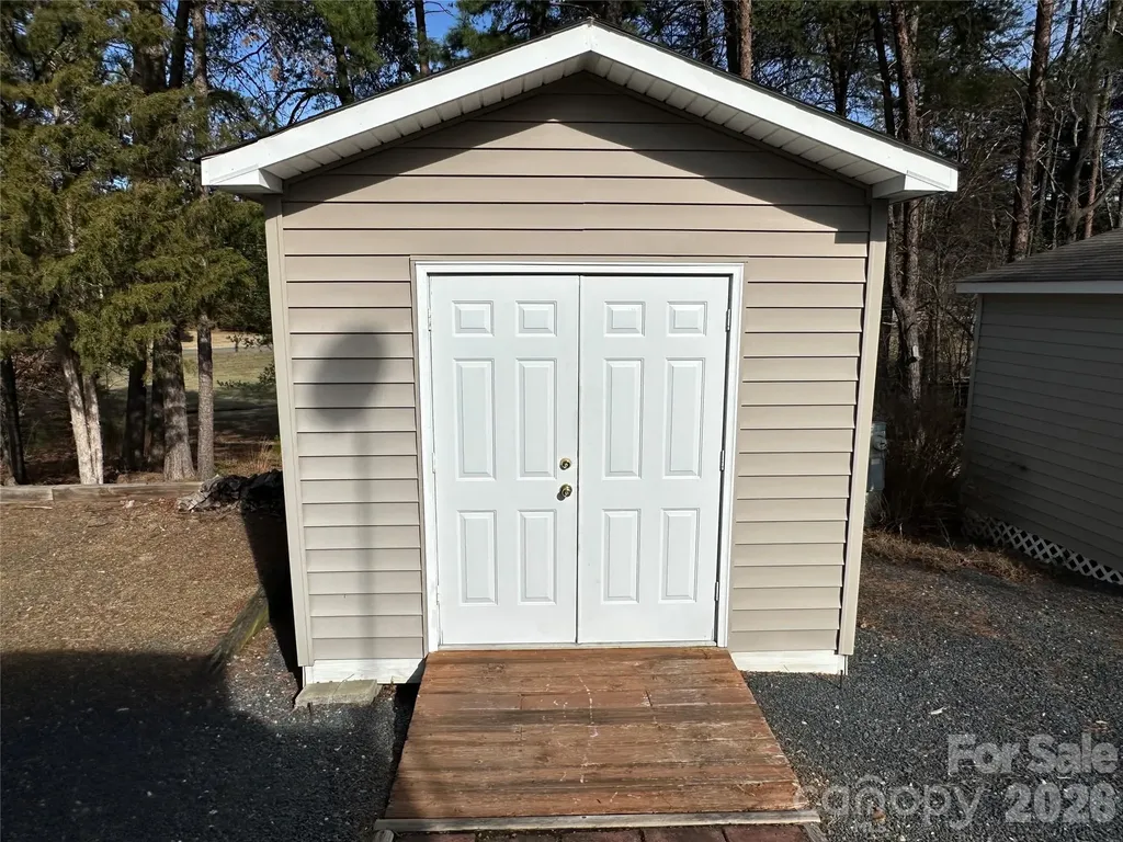 125 Cardinal Avenue New London NC 28127