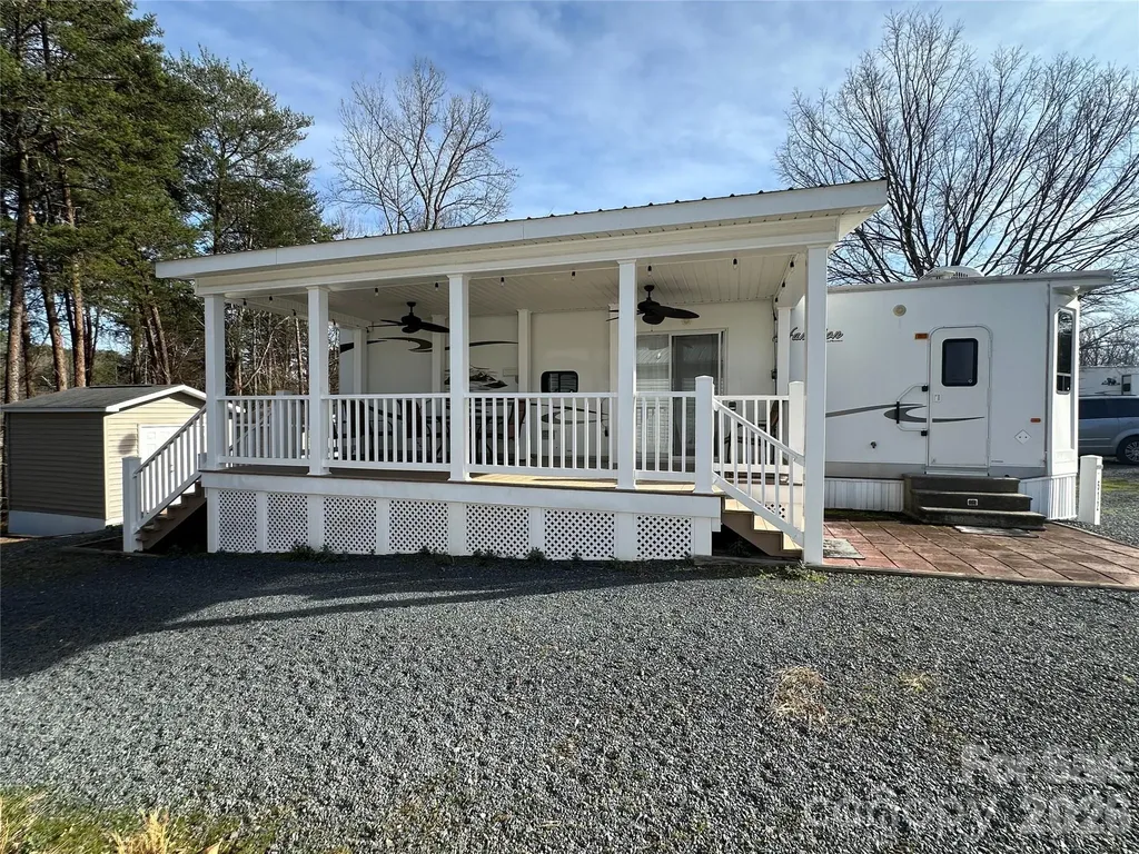 125 Cardinal Avenue New London NC 28127