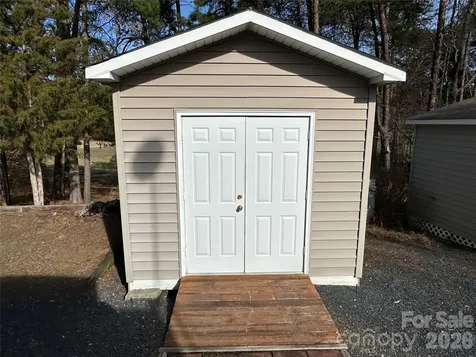 125 Cardinal Avenue New London NC 28127