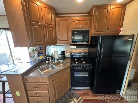 125 Cardinal Avenue New London NC 28127