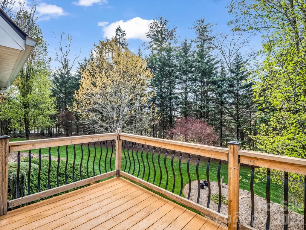 21 Kanuga Forest Drive Hendersonville NC 28739