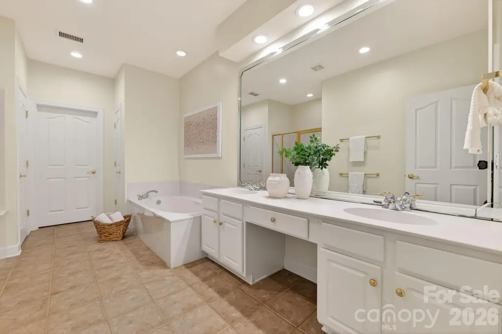 10879 Rogalla Drive Charlotte NC 28277