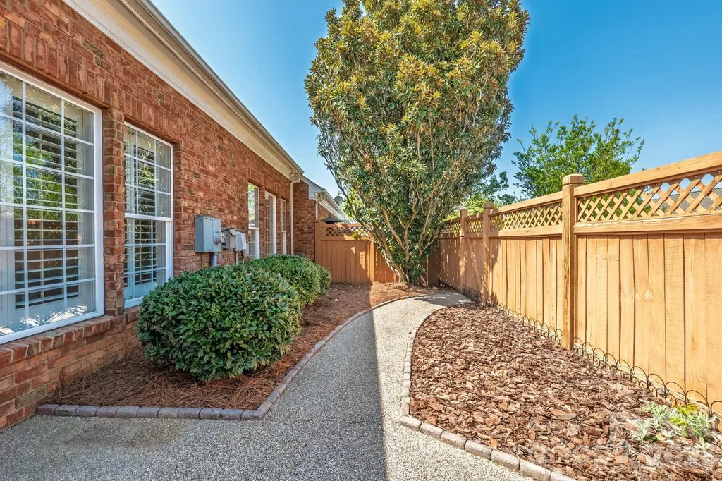 10879 Rogalla Drive Charlotte NC 28277
