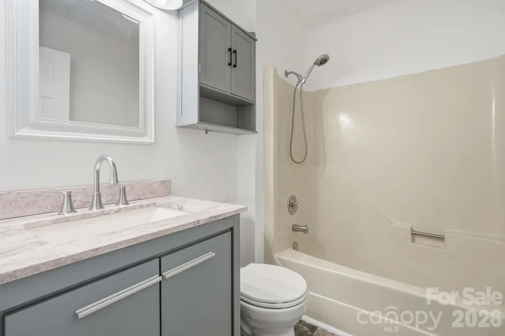 714 Farmington Circle Hendersonville NC 28739