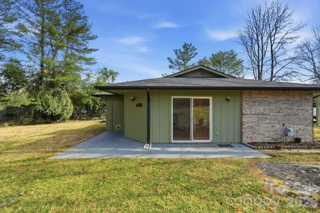 714 Farmington Circle Hendersonville NC 28739