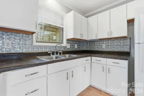 714 Farmington Circle Hendersonville NC 28739