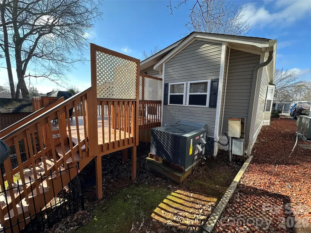 129 Club House Drive New London NC 28127