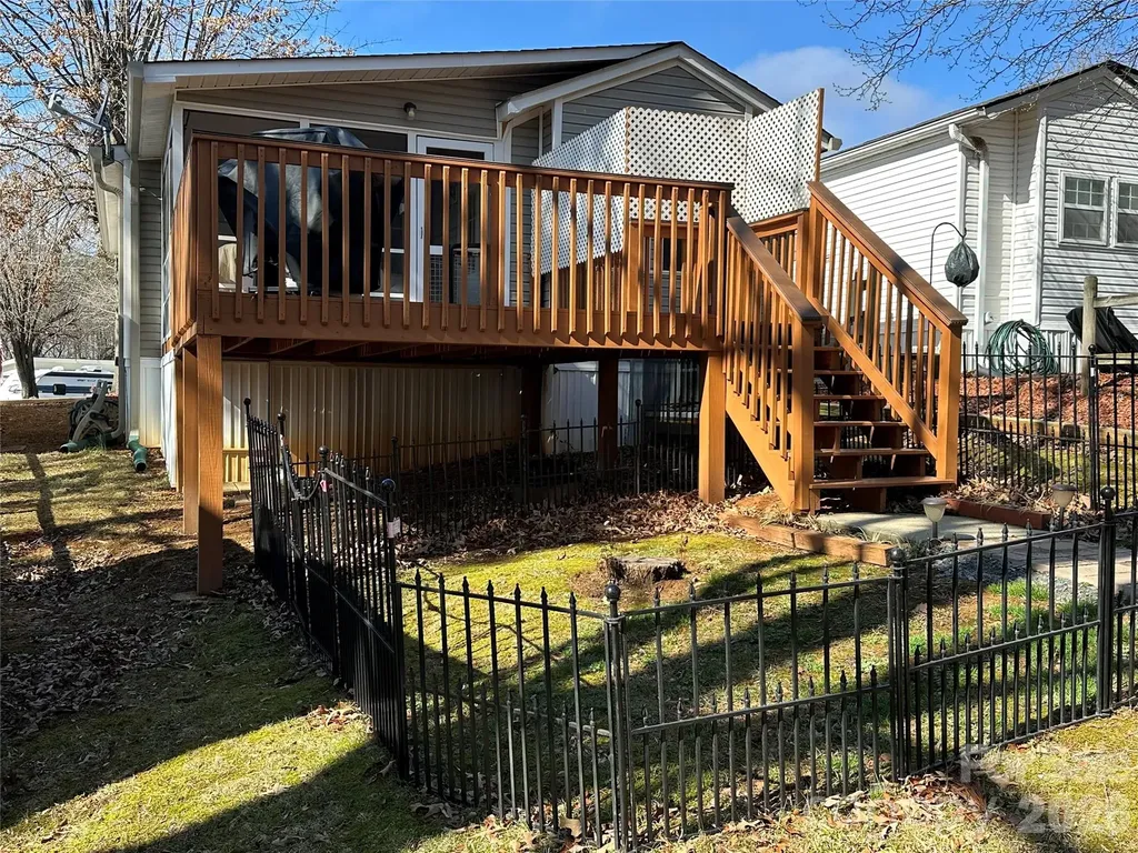 129 Club House Drive New London NC 28127