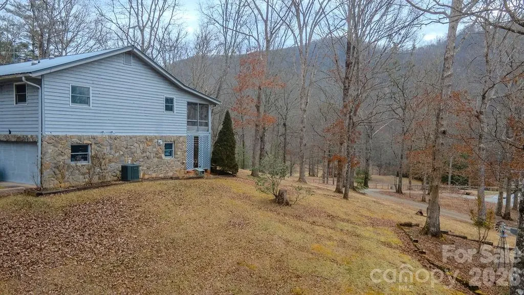 200 Mica Circle Franklin NC 28734