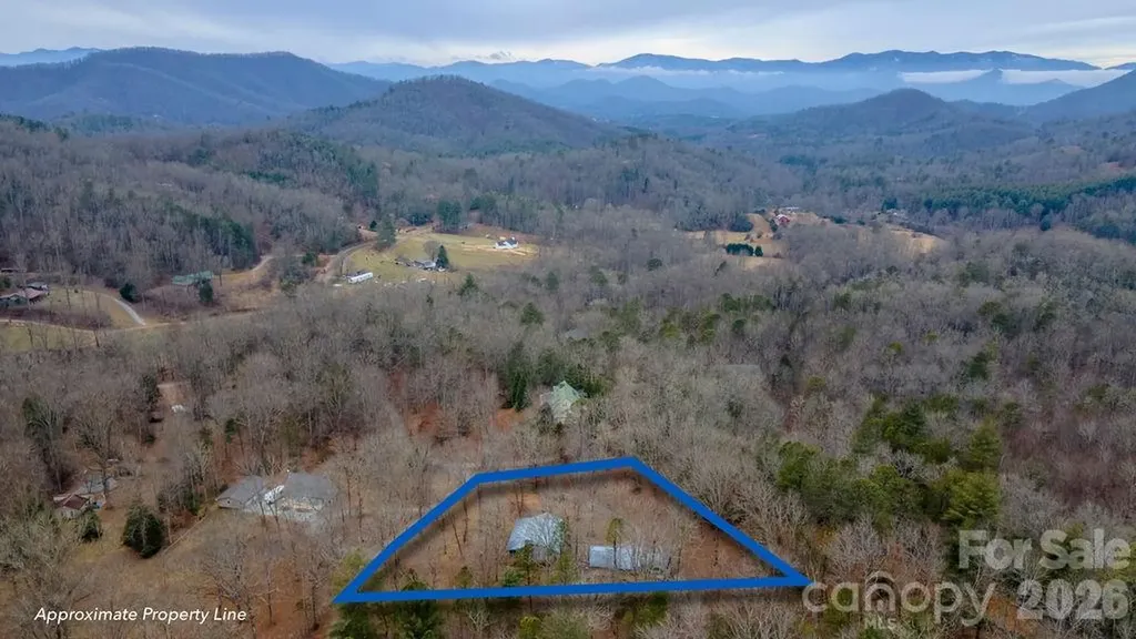 200 Mica Circle Franklin NC 28734