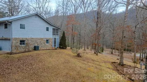 200 Mica Circle Franklin NC 28734