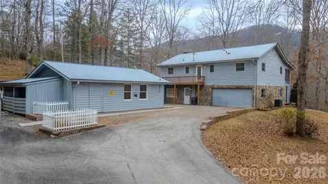200 Mica Circle Franklin NC 28734
