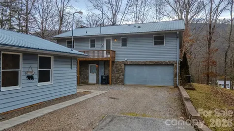 200 Mica Circle Franklin NC 28734