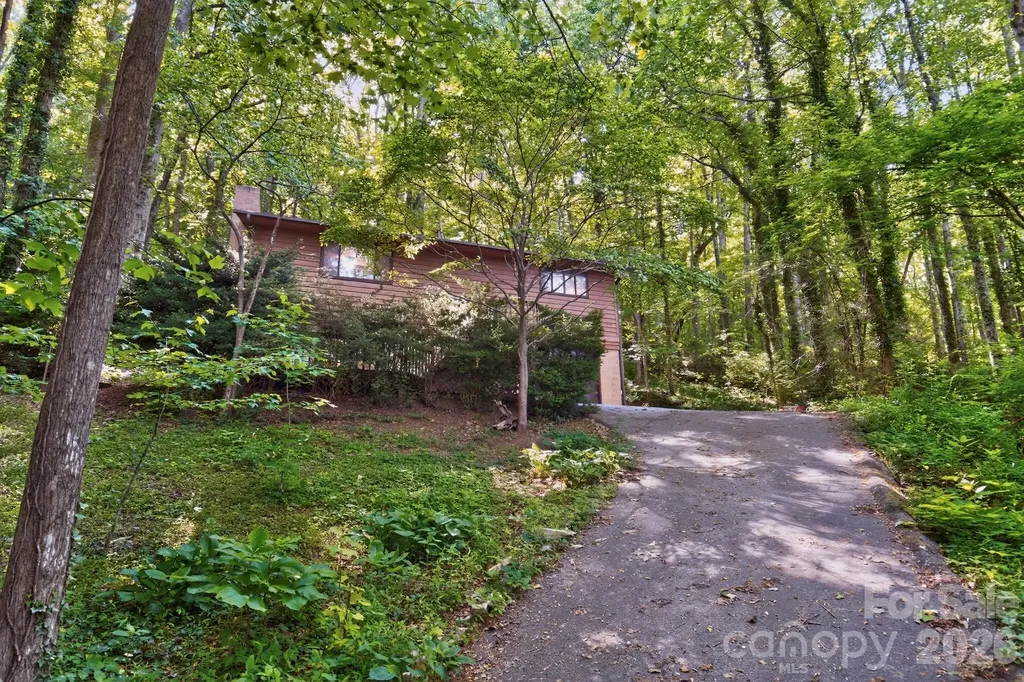 8 Shadywood Circle Asheville NC 28803