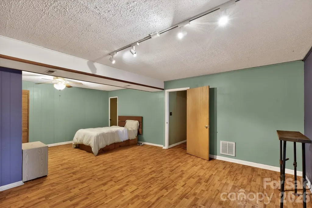 8 Shadywood Circle Asheville NC 28803