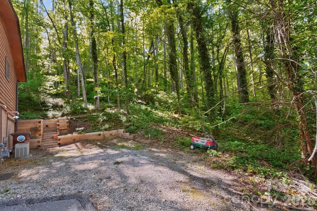8 Shadywood Circle Asheville NC 28803