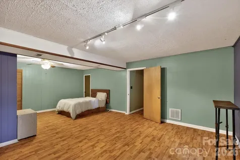 8 Shadywood Circle Asheville NC 28803