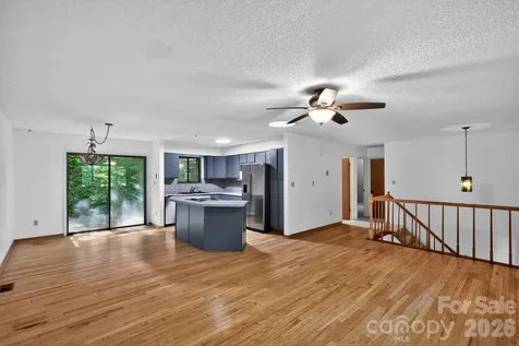 8 Shadywood Circle Asheville NC 28803