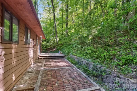 8 Shadywood Circle Asheville NC 28803