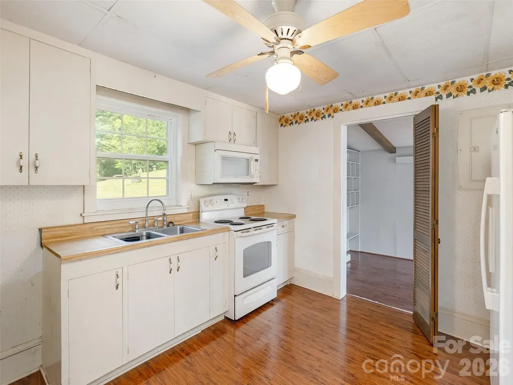 34 Lockhart Road Tryon NC 28782