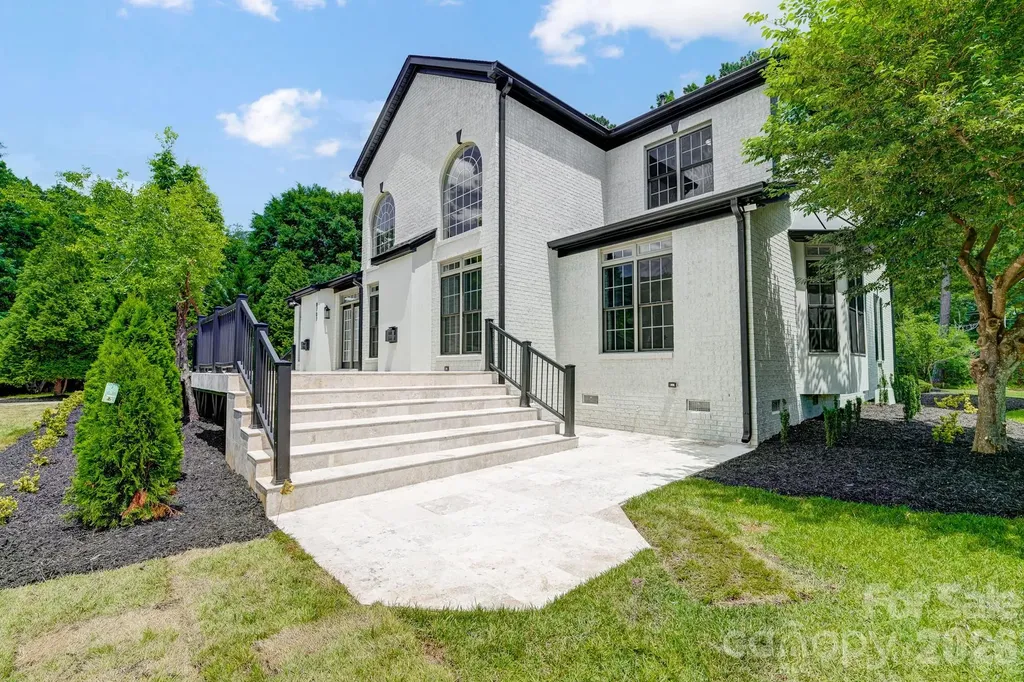 8707 Fairview Road Charlotte NC 28226
