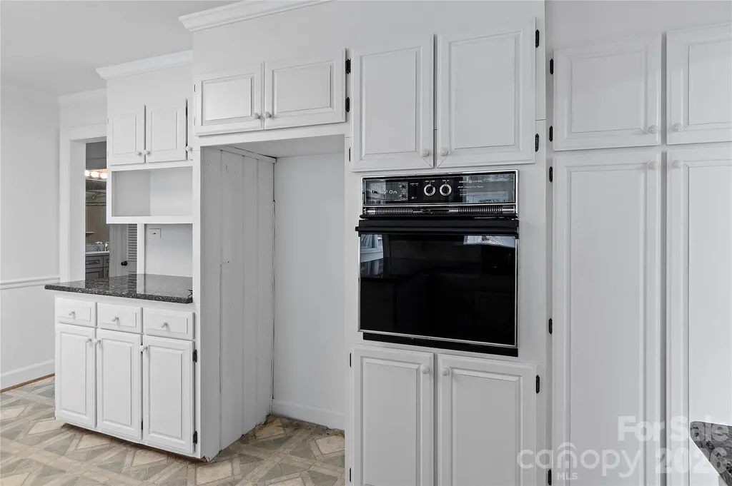 3116 Burkeshore Road Winston Salem NC 27106