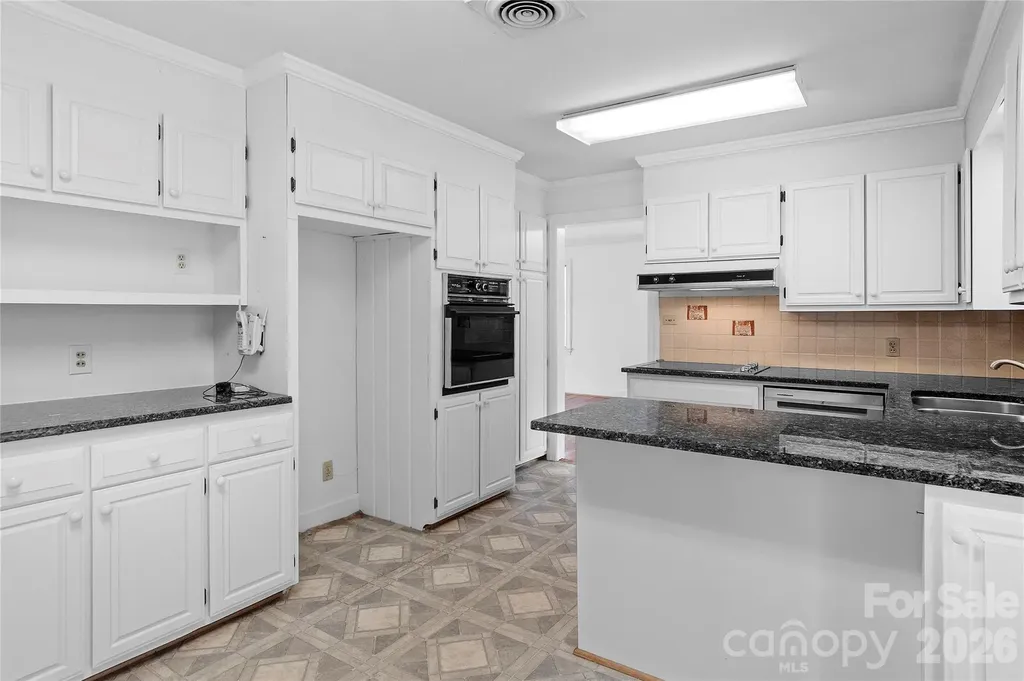 3116 Burkeshore Road Winston Salem NC 27106