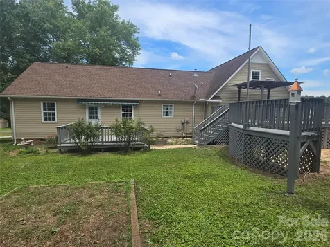 2393 Oxford Circle Lancaster SC 29720