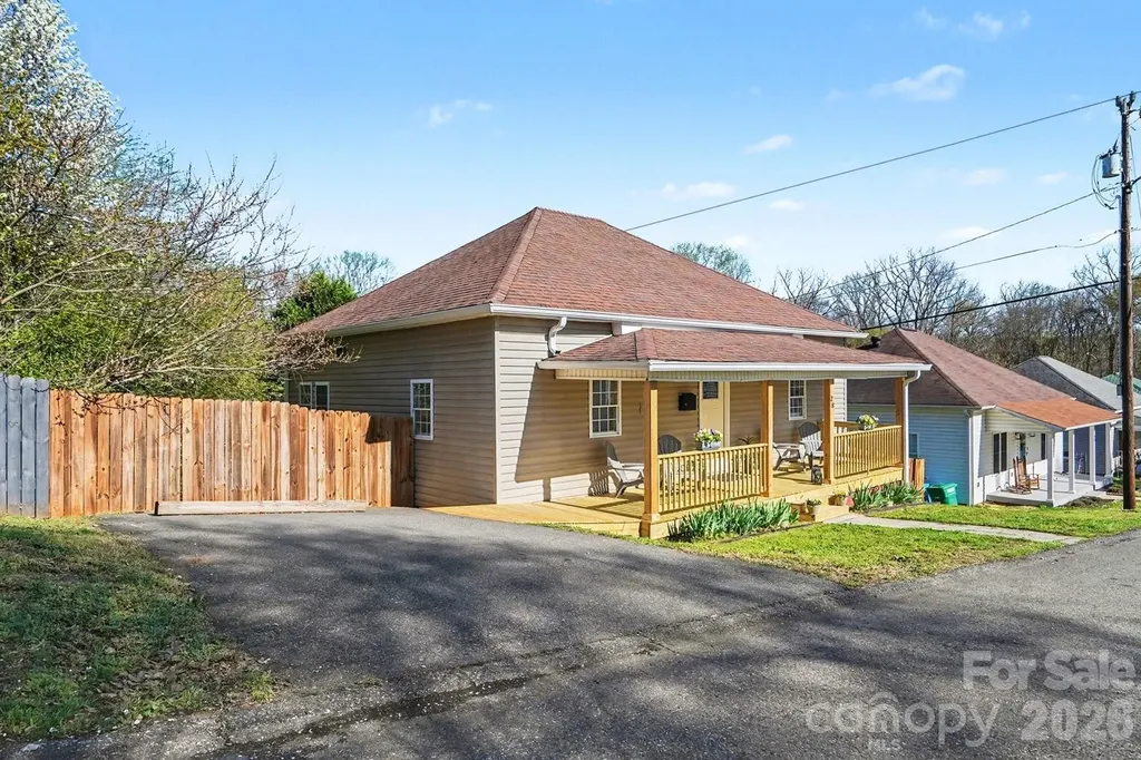 28 2nd Street Cramerton NC 28032