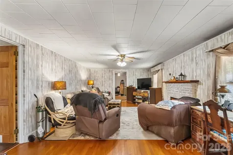 2706 Connelly Springs Road Granite Falls NC 28630