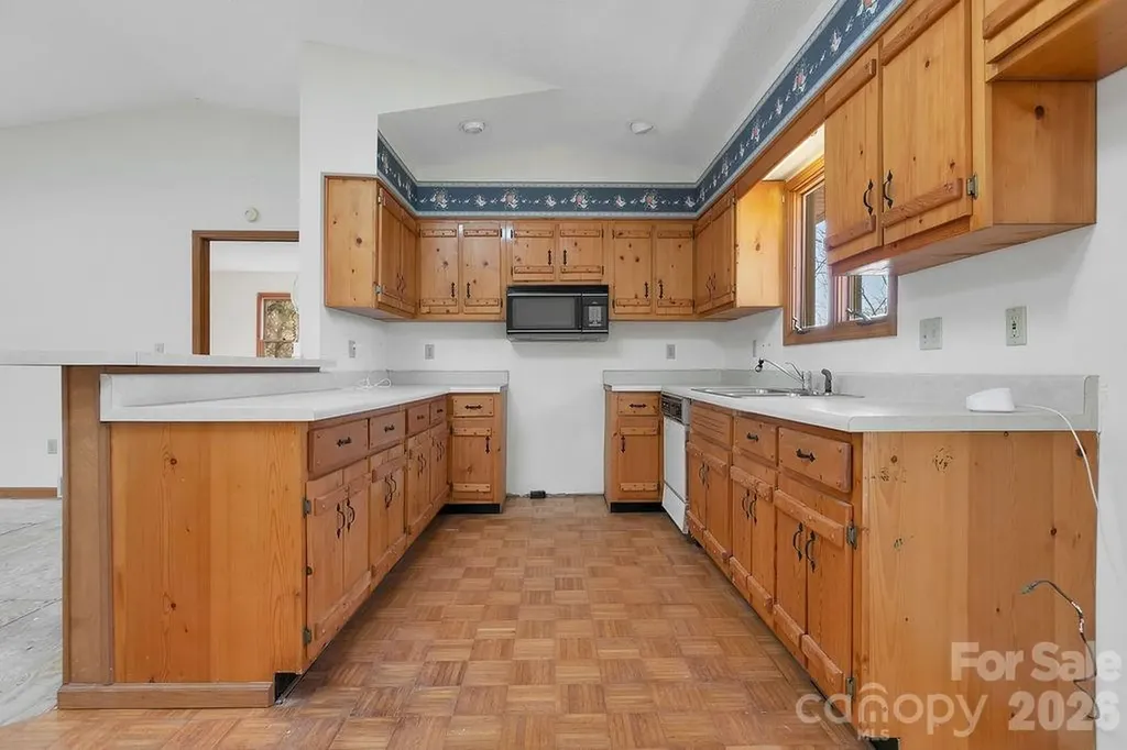416 Kanasgowa Drive Brevard NC 28712
