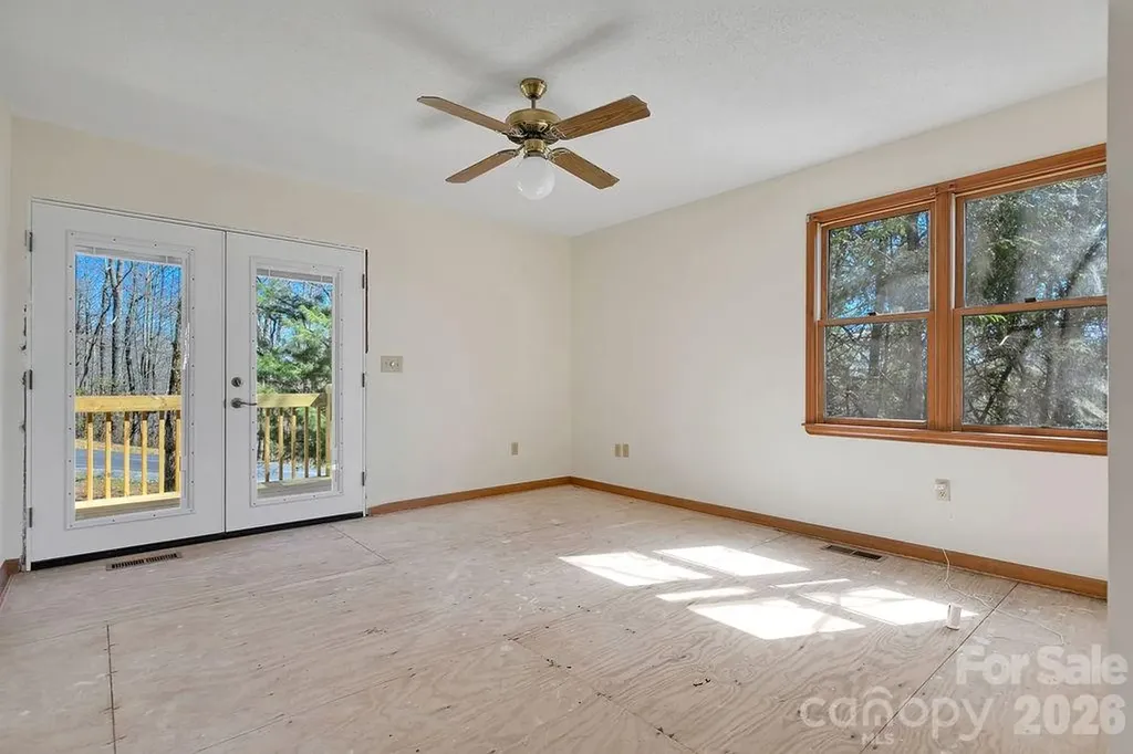416 Kanasgowa Drive Brevard NC 28712