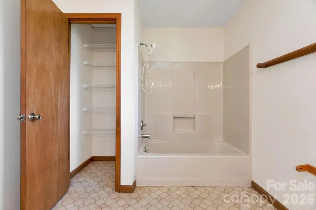 416 Kanasgowa Drive Brevard NC 28712