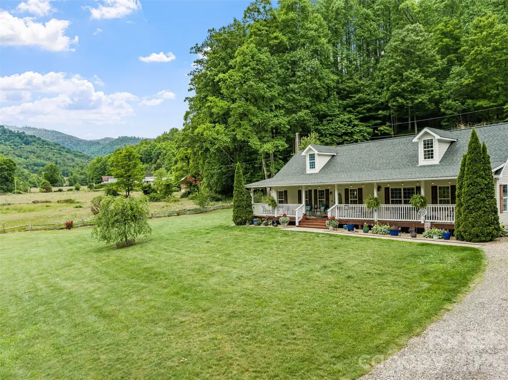 33 Copper Penny Lane Burnsville NC 28714