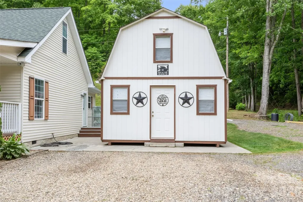33 Copper Penny Lane Burnsville NC 28714