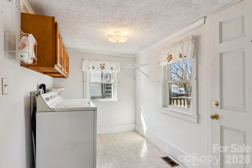 24 Pelzer Street Asheville NC 28804