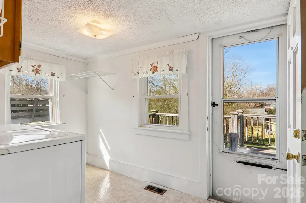 24 Pelzer Street Asheville NC 28804