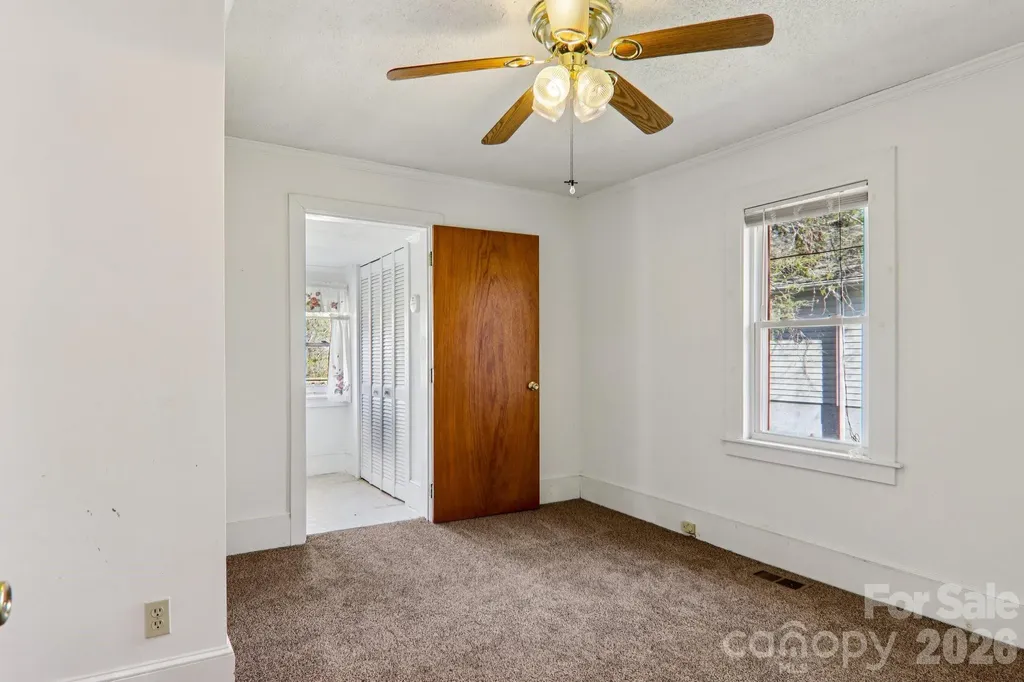 24 Pelzer Street Asheville NC 28804