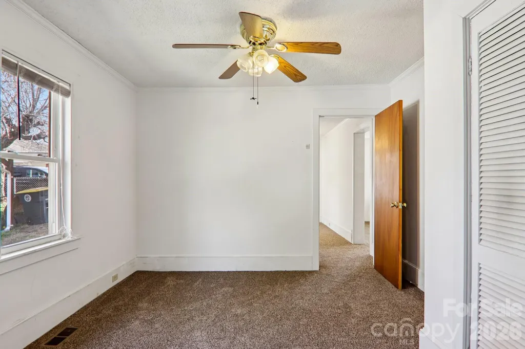 24 Pelzer Street Asheville NC 28804