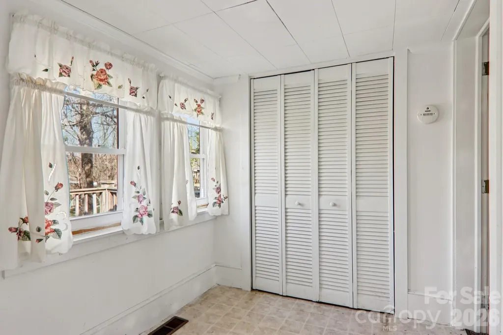 24 Pelzer Street Asheville NC 28804