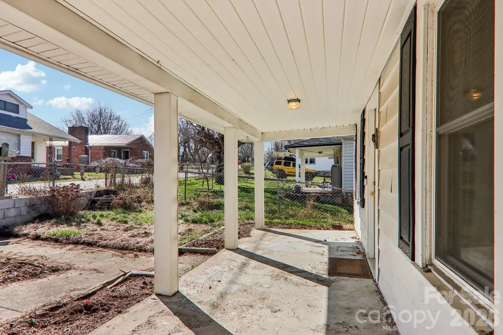 24 Pelzer Street Asheville NC 28804
