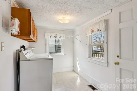 24 Pelzer Street Asheville NC 28804