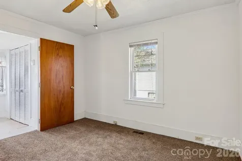 24 Pelzer Street Asheville NC 28804